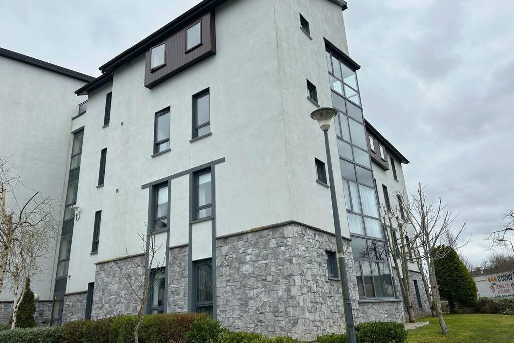 Entire Apartment , Centre Carrick on Shannon 외부 사진